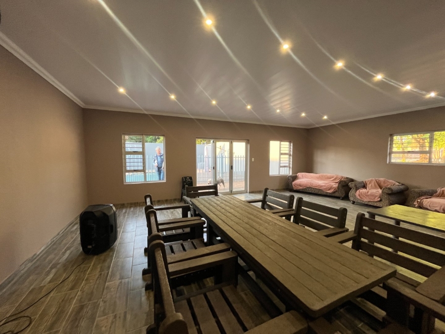 5 Bedroom Property for Sale in Van Der Hoff Park North West